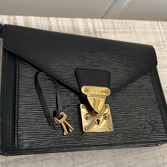 Louis Vuitton Black Epi Leather Pochette Serie Dragonne Clutch Bag with Key EUC - Picture 14 of 17